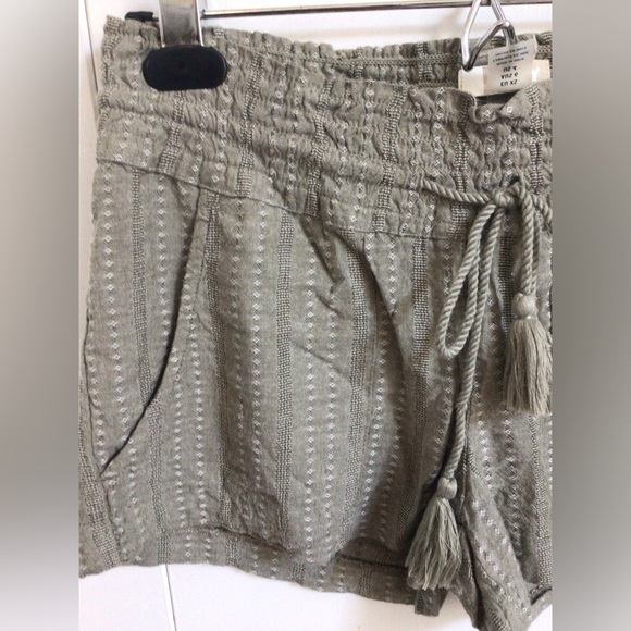 Roxy Shorts Size 4 w/embroidery NWOT - Picture 2 of 4